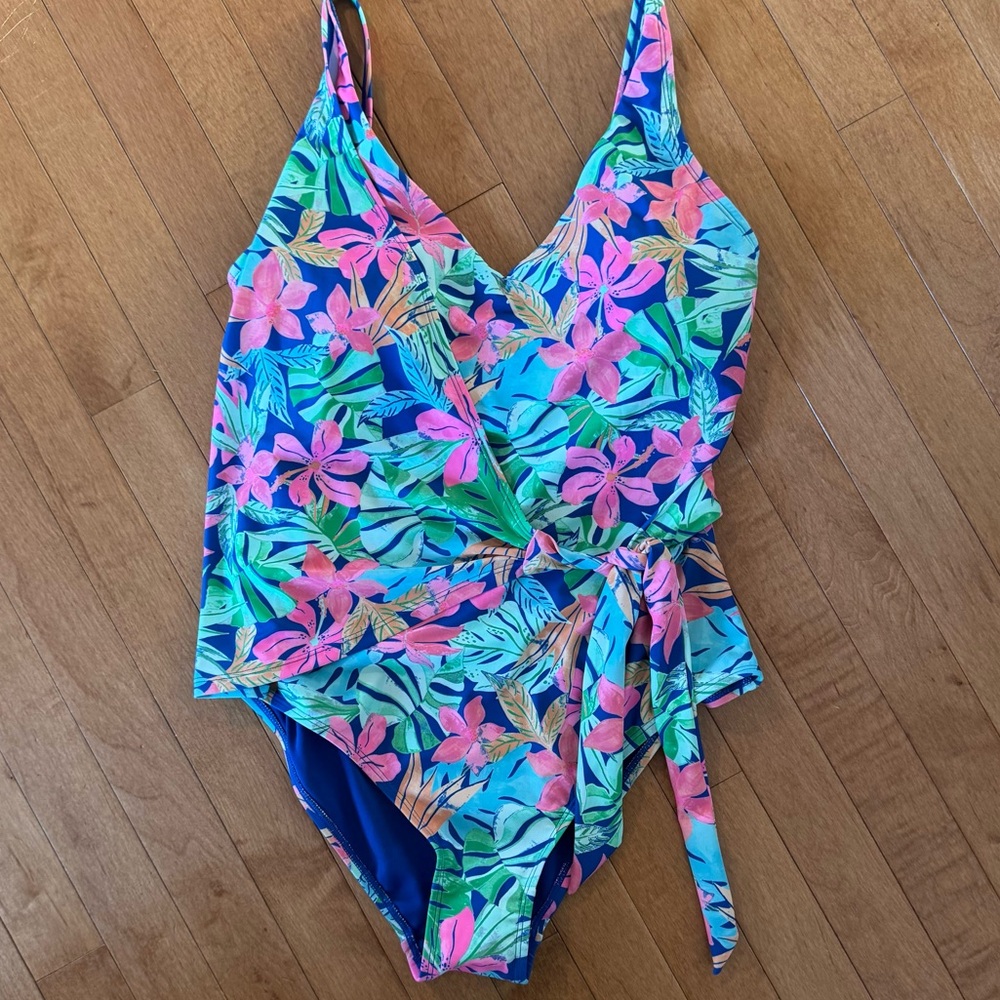 NWT MEMBER’S MARK Size Large One Piece Tropical Swimsuit
